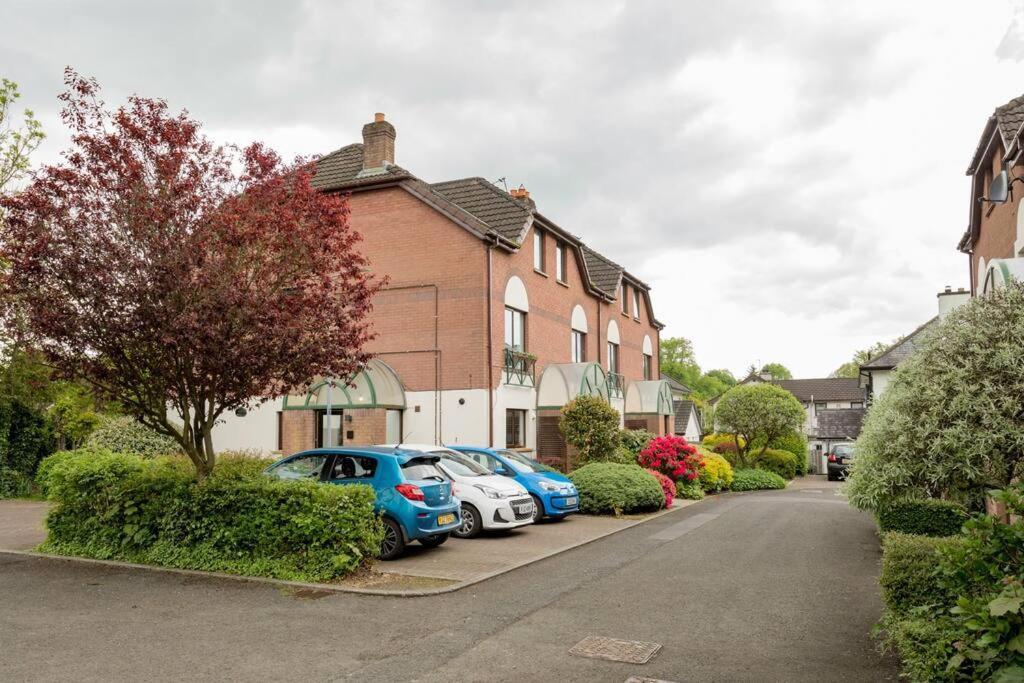 Templepatrick Family Home Beside The Rabbit Hotel Exteriör bild